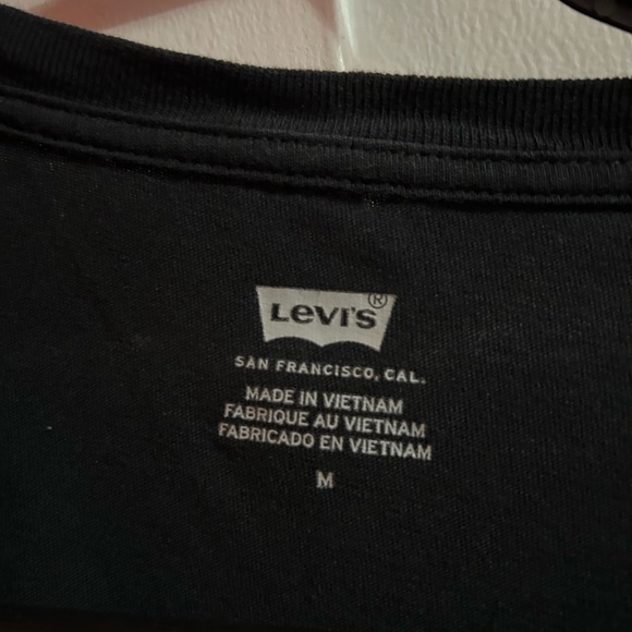 Black Medium Levi’s Tshirt - Picture 3 of 3